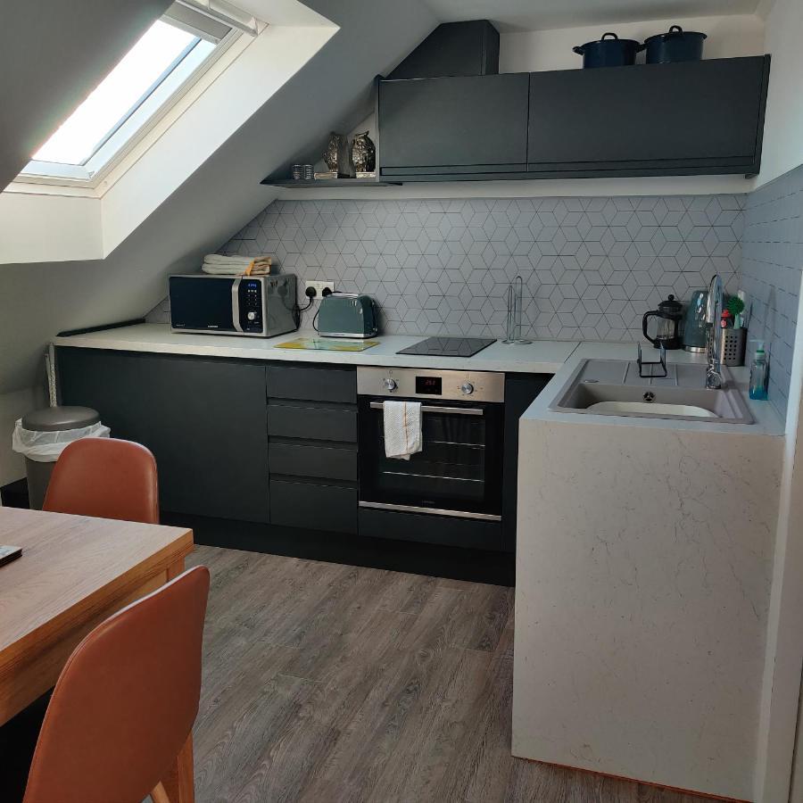 Chester Zoo Apartment: Modern Retreat with City Access Exterior photo