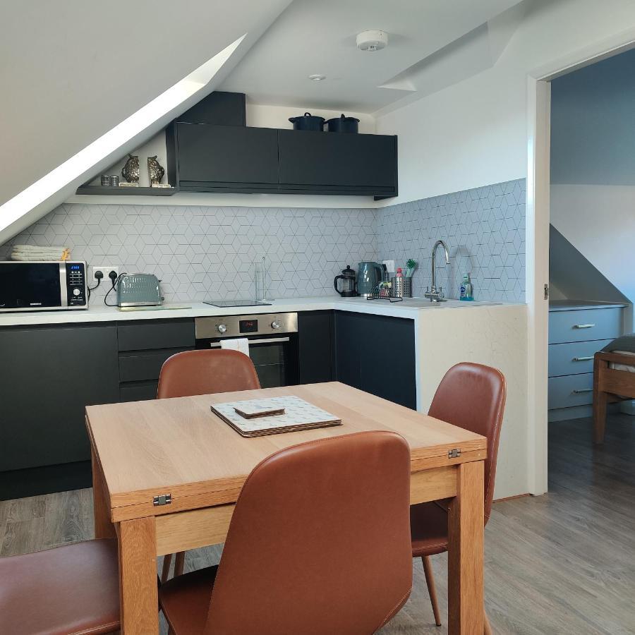 Chester Zoo Apartment: Modern Retreat with City Access Exterior photo