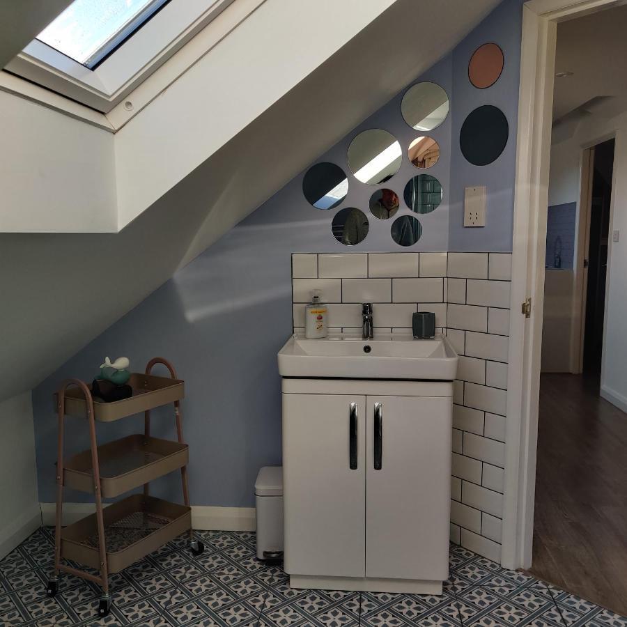 Chester Zoo Apartment: Modern Retreat with City Access Exterior photo