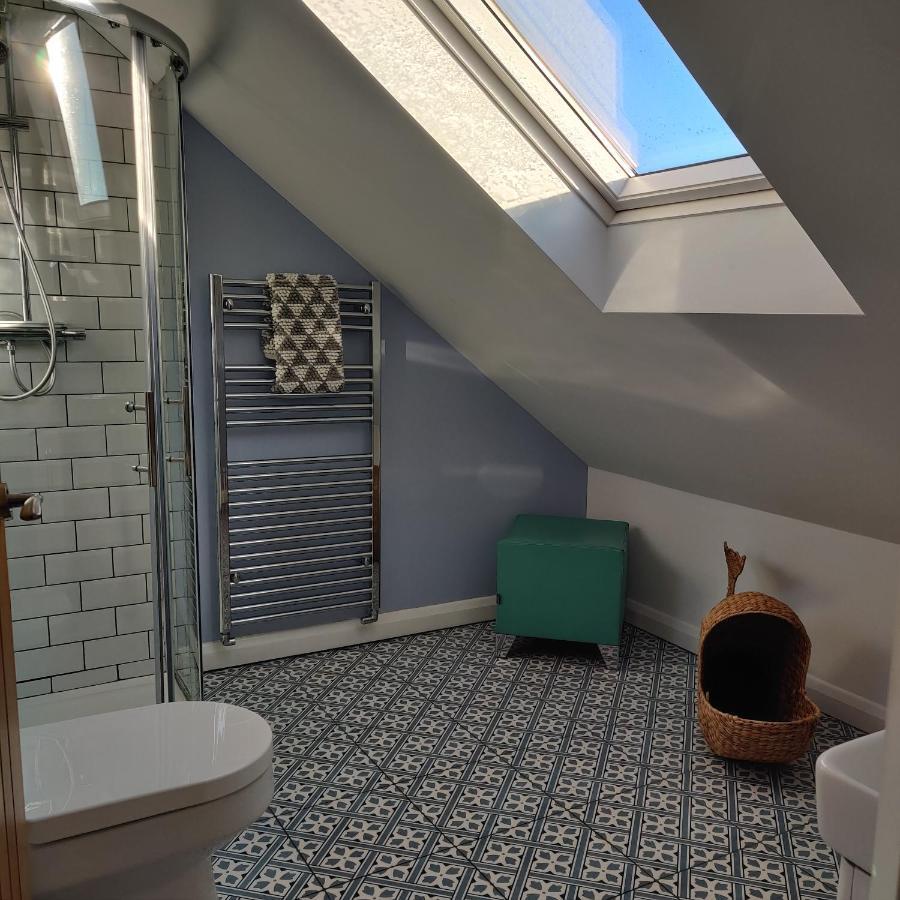 Chester Zoo Apartment: Modern Retreat with City Access Exterior photo