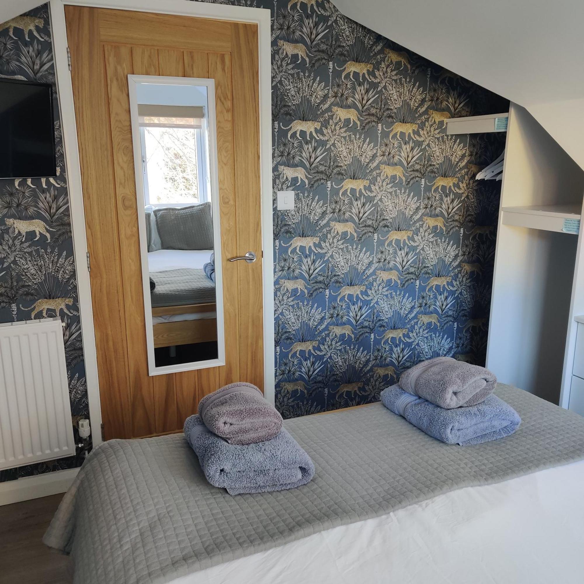 Chester Zoo Apartment: Modern Retreat with City Access Exterior photo